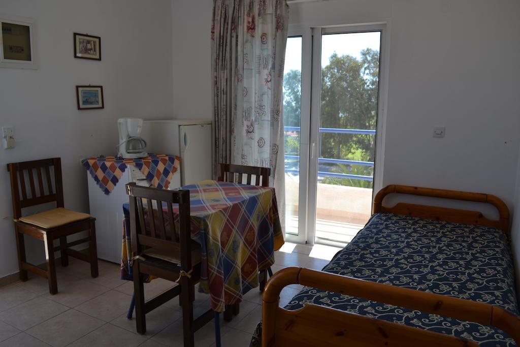 Petasos Apartments 1 غينادي الغرفة الصورة